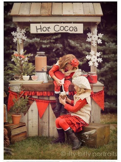 Holiday Party Photography, Cocoa Stand, Christmas Mini Shoot, Hot Cocoa Stand, Portret Feminin, Xmas Photos, Christmas Shoot, Christmas Mini Sessions, Christmas Bunting