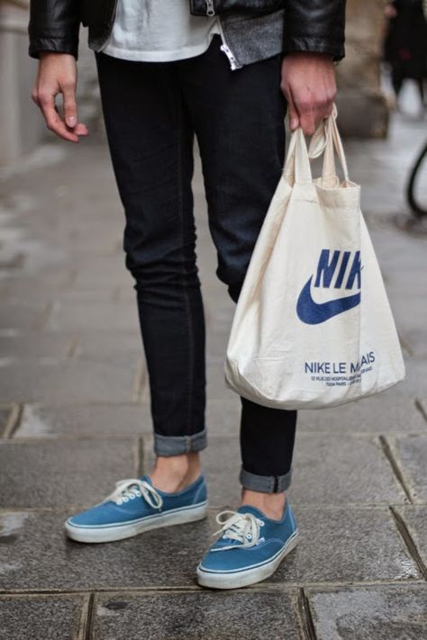 [His] Sunday's Best: Summer Essentials, Part I: Vans Authentic Nike Bags, Fotografi Vintage, Vans Authentic, New Classic, Inspiration Mode, Men Looks, Mens Street Style, Look Chic, Vans Shoes