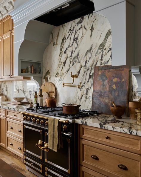 Scout & Nimble Blog | Interior Design Home Tours, Inspiration & More 90s Home, European Kitchens, Interior Design Per La Casa, Classic Kitchen, Kitchen Design Trends, Design Del Prodotto, Decoration Inspiration, Kitchen Style, My New Room