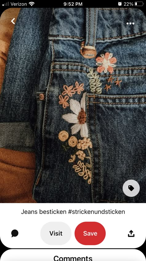 Flower Stitching On Jeans, Embroider Jean Pockets, Repairing Jeans With Embroidery, Jeans Repair Embroidery, Cute Embroidered Jeans, Embroidered Flowers On Jeans, Embroidered Jeans Flowers, Embroidery On Jeans Ideas, Embroider Jeans Ideas