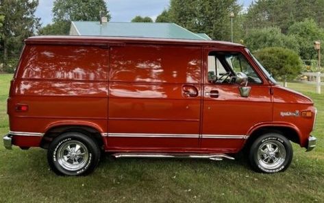 Chevy Astro Van, Chevrolet Van, Vintage Cars 1950s, Engine Working, Astro Van, Old School Vans, Hummer Cars, Best Barns, Chevy Van