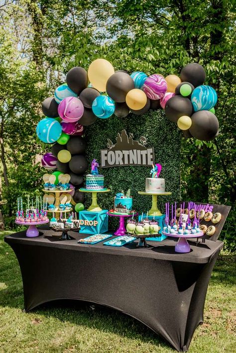 Take a look at this awesome Fortnite Birthday Party! The dessert table and balloon garland are incredible! Love the colors! See more party ideas and share yours at CatchMyParty.com #catchmyparty #partyideas #fortniteparty #fortnitedesserttable #fortniteballoongarland Fortnite Birthday Party Ideas, Fortnite Birthday Party, Video Games Birthday Party, Fortnite Birthday, Boy Birthday Party Themes, Video Games Birthday, Fortnite Battle Royale, 9th Birthday Parties, 10th Birthday Parties