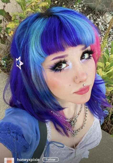 Short Colorful Hairstyles, Pink Hair With Red Tips, Face Claims Blue Hair, Blonde And Vivid Hair Color Ideas, Pink And Blue Dyed Hair, Alt Dyed Hair Ideas, Duo Hair Color Ideas, Y2k Hair Color Ideas, Blue Calico Hair