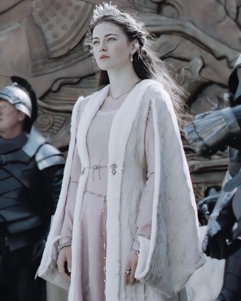 Millie Brady, King Arthur Legend, Ac New Leaf, Royalty Aesthetic, Royal Aesthetic, Fotografi Vintage, Period Dress, The Last Kingdom, Medieval Dress