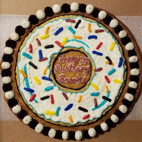 Donut cookie cake Cookie Cake Decorations, Cookie Cake Designs, Sugar Cookie Cakes, Birthday Sheet Cakes, Chocolate Cake Cookies, Cherry Cookies, Cookie Cake Birthday, Cookie Cakes, Giant Cookie