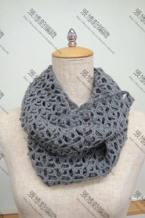 un snood à faire au crochet avec un point d'arceau : c'est l moment de penser à protéger notre nez des 1er froids grâce à ce snood Crochet Snood, Crochet Clothing And Accessories, Haken Baby, Scarf Knitting Patterns, Crochet Diy, Crochet Cowl, Crochet Poncho, Scarf Pattern