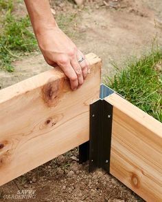 Raised bed ideas: Corners are a really easy way to set up a raised bed in an afternoon. #raisedbeds #raisedgardeningbeds Raised Bed Ideas, Raised Vegetable Gardens, Diy Raised Garden, Raised Garden Beds Diy, Veg Garden, Vegetable Garden Design, Fall Front, Raised Bed, Small Backyard Design