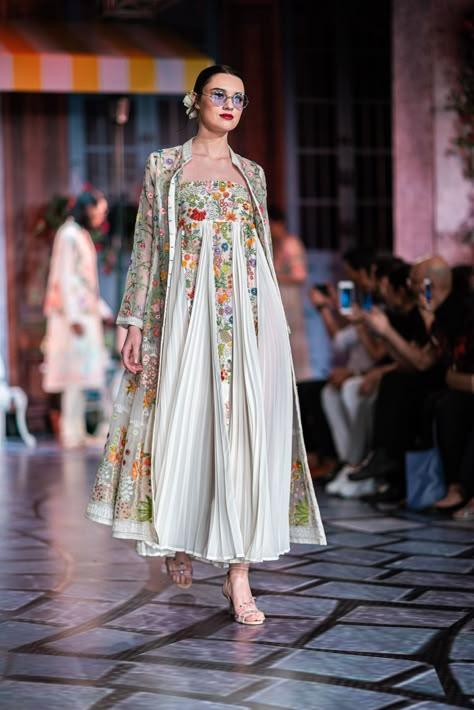 Rahul Mishra, Salwar Kamiz, Detailed Embroidery, Couture Week, Indian Designer Outfits, Fashion Attire, Stylish Dress Designs, Indian Fashion Dresses, Embroidery Fashion