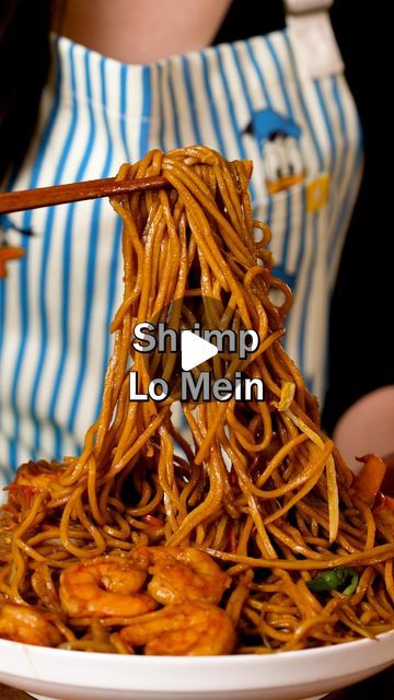 Let’s make Shrimp Lo Mein just like my parents Chinese Takeout Restaurant! The full recipe is on our blog (twoplaidaprons.com) Just typ... | Instagram Lomein Shrimp Recipes, Lo Mein Recipe Videos, Korean Style Noodles Recipe, Seafood Noodle Recipes, Lomein Noodle Recipes, Chicken Lo Mein Recipe Easy, Asian Shrimp Recipes, Chinese Spaghetti, Lo Mein Noodles Recipe