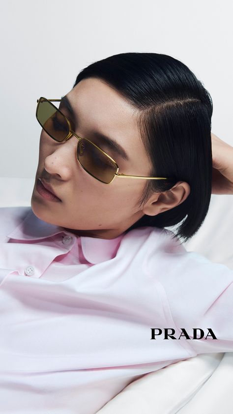 A contemporary approach defines Prada metal sunglasses blending refined details and light silhouettes. Korean Sunglasses, Affordable Beauty Products, Ootd Instagram, Best Drugstore Makeup, Maternity Chic, Budget Beauty, Social Post, Sunglasses Women Designer, Prada Eyewear