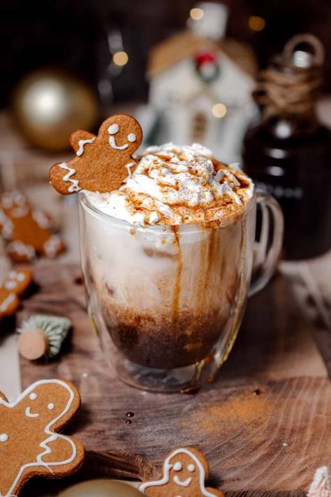 Gingerbread Oatmilk Chai Tea Latte {Starbucks Copycat} Chai Latte Starbucks, Copycat Drinks, Chai Tea Latte Starbucks, Creamy Oat Milk, Water Flavors, Vegan Alfredo Sauce, Latte Starbucks, Dairy Free Coffee, Gingerbread Syrup