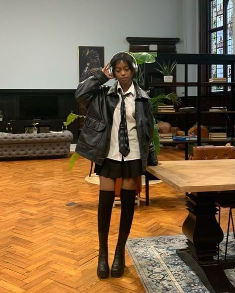 Sixth Form Outfits, Sixth Form, Outfit 90s, Leather Jacket Outfits, 가을 패션, Winter Fits, Looks Vintage, Lookbook Outfits, Short Skirt