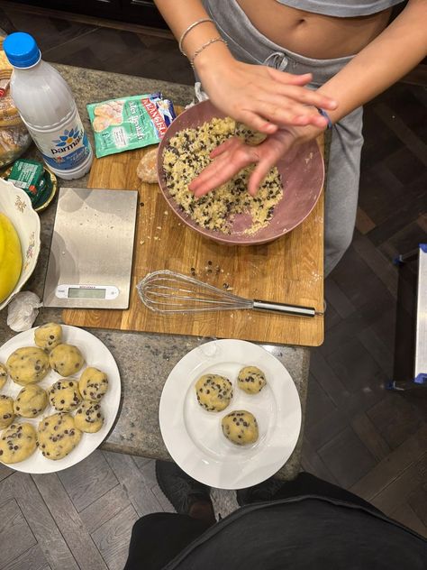 Baking Ideas With Boyfriend, Baking Cookies Aesthetic Couple, Cookie Date Night, Baking Dates Couple, Couple Making Cookies, Baking Together Couple, Baking Aesthetic Couple, Baking Couple Aesthetic, Baking Date Aesthetic