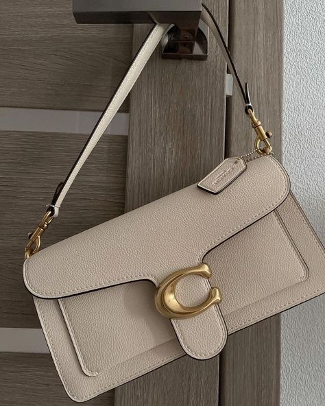 Coach Beige Bag, Luxury Beige Coach Shoulder Bag, Luxury Feminine Beige Bag, Chic Beige Coach Shoulder Bag, Mini Purse Aesthetic, Beige Feminine Shoulder Bag With Gold-tone Hardware, Vanilla Vibes, Summer Bag Essentials, Beige Purses