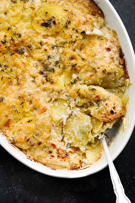 Potatoes Au Gratin Gruyere, Potatoes Au Gratin Recipe, Southern Collard Greens, Potatoe Recipes, Au Gratin Potato Recipes, French Potatoes, Seasoned Potatoes, How To Make Potatoes, Gold Potatoes