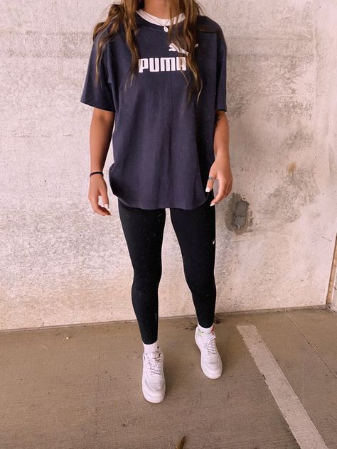 Leggings Big Tshirt Outfit, Oversized Tshirt Outfit With Legging, T Shirt With Leggings Outfits, Leggings T Shirt Outfit, Leggings And Tee Shirt Outfits, Leggings And Tshirt Outfits, Cute Gym Outfits For School, Gym Outfits For School, Leggings And T Shirt Outfit