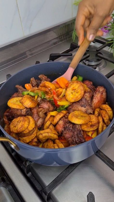 ifys.kitchen on Instagram: This one is for the V.I.Ps only🙆‍♀️🤣. Seriously guys, this is a very special and delicious meal.it is easy to prepare and tastes amazzzing.… Cameroon Food, Kitchen Queen, Lamb Chop Recipes, Food Content, African Recipes, Cooking Recipes Desserts, African Food, Interesting Food Recipes, Food Network