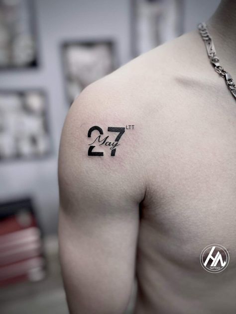 Creative Mom Tattoos, Tattoo Designs Men Small Meaningful, Tattoo Ideas For Men Minimalist, Small Meaningful Tattoos For Guys, Unique Hand Tattoos For Men, Mini Tattoos Men, Tattoo Mini, Meaningful Men Tattoo Ideas Guys, Date Tattoo Ideas For Men