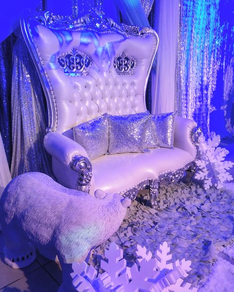 Quince Wonderland Theme, Quincenera Dresses Winter Wonderland, Cinderella Winter Wonderland, Royal Themed Sweet 16, Purple Theme Sweet 16 Party, Sweet Sixteen Party Ideas Winter Wonderland, Sweet 16 Purple Dress, Quinceanera Room Ideas, Purple Winter Wonderland Birthday