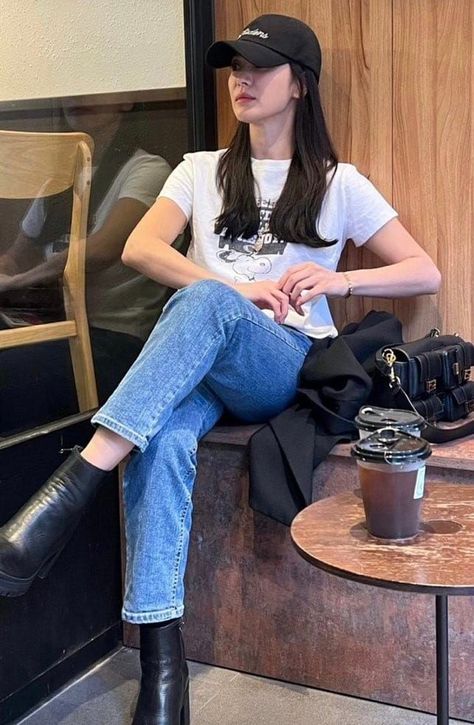 Song Hye Kyo Style, Steet Style, Hye Kyo, Shoes Outfit Fashion, Song Hye Kyo, Stylish Work Outfits, Fashion Mistakes, Simple Trendy Outfits, Korean Celebrities