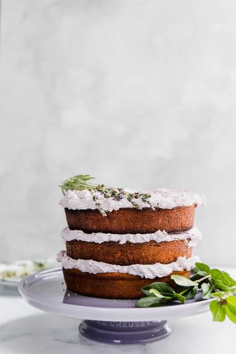 An Earl Grey Lavender Cake on a purple cake stand with fresh lavender. Earl Grey Cake Recipe, Nettle Cake, Lavender Frosting, Cake With Lavender, Earl Grey Lavender, Lavender Earl Grey, Earl Grey Cake, Brunch Catering, Grey Cake