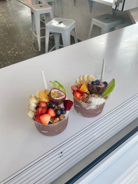 Acai Bowl Aesthetic, Açai Bowls, Bowl Aesthetic, Aesthetic Restaurant, Healthy Food Inspiration, Espresso Bar, Chocolate Drizzle, Juice Bar, Vegan Protein