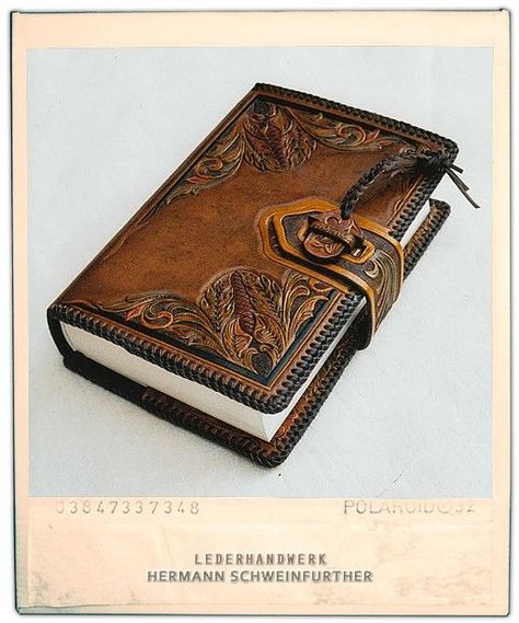 Leather Journal Closure Ideas, Notebook Handmade, Leather Book Covers, Leather Journal Cover, Leather Bound Journal, Leather Book, Leather Carving, Bags Handmade, Handmade Notebook