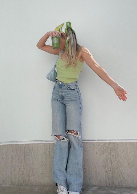 Mom Jeans Aesthetic, Poses Model, Model Influencer, Autumn Wallpaper, Ootd Instagram, Instagram Pose, Gen Z, Blue Outfit, White Aesthetic