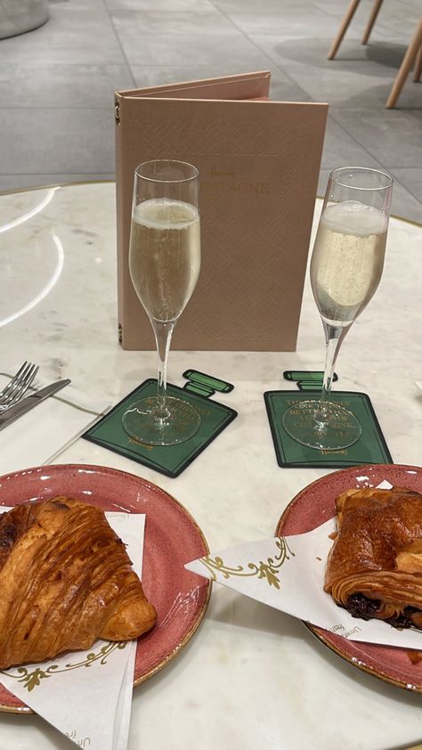 Prosecco, croissant, harrods, shopping day Harrods Shopping, Harrods London, London Life, Shopping Day, Harrods, Vision Board, London, Pins, Beauty