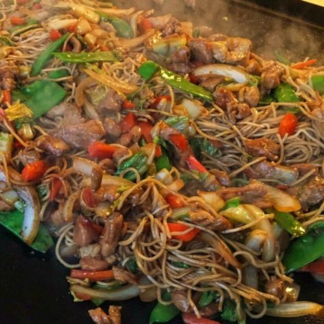 Griddle Meals, Blackstone Ideas, Blackstone Griddle Recipes, Rice And Noodles, Outdoor Griddle Recipes, Griddle Cooking Recipes, Dinner Ideas For Two, Outdoor Griddle, Hibachi Chicken