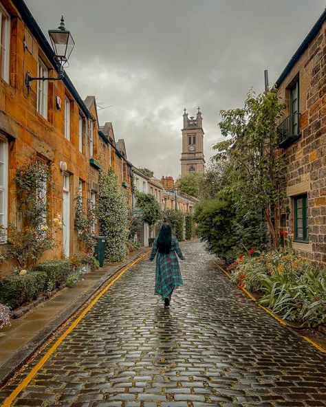 Circus Lane Edinburgh is, without a doubt, one of the quaintest streets in the whole of Edinburgh. So, is it any wonder that it’s a favourite amongst photographers and Instagrammers?  I had never heard of Circus Lane Edinburgh, Edinburgh City, Castles In Scotland, Instagrammable Places, New Town, Clock Tower, Portrait Gallery, Filming Locations, Photo Location