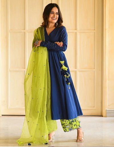 Blue Salwar Suit Designs Salwar Suit Designs Latest, Blue Salwar Suit, Salwar Suit Pattern, Winter Outfit Casual, Plain Dresses, Plazo Pants, Floral Suit, Casual Outfits Fashion, Silk Kurti Designs