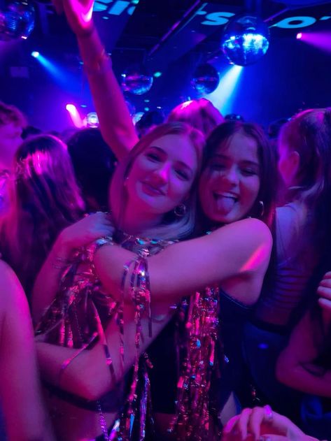 Party Vibes Aesthetic, Antique Room Aesthetic, Antique Room, Ibiza Party, Bachelorette Vacation, Viral On Tiktok, Concert Aesthetic, Party Pictures, Cute Friend Photos