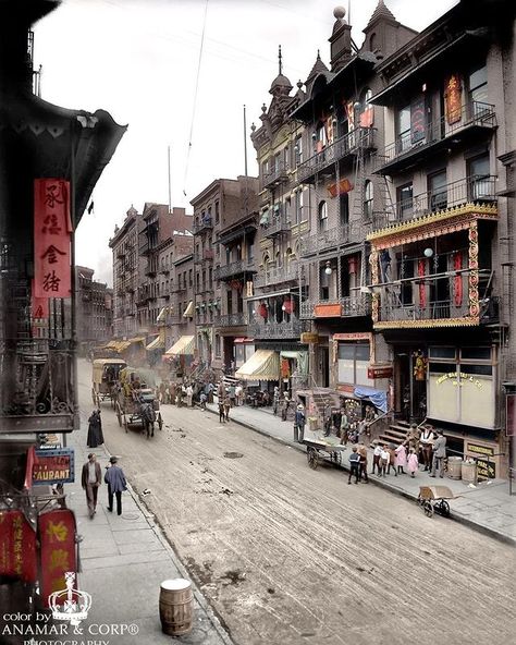 Historic NYC on Instagram: “Colorized photo of Mott Street in New York City’s Chinatown. (1900)” New York Chinatown, Colorized History, Colorized Historical Photos, Chinatown Nyc, Nyc History, New Urbanism, New York Architecture, Scenic Wallpaper, Colorized Photos