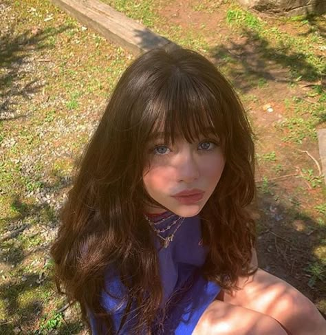 Malina Weissman, Short Grunge Hair, Drawing Hair, Grunge Hair, Dream Hair, On The Ground, Aesthetic Hair, Sabrina Carpenter, Hairstyles With Bangs