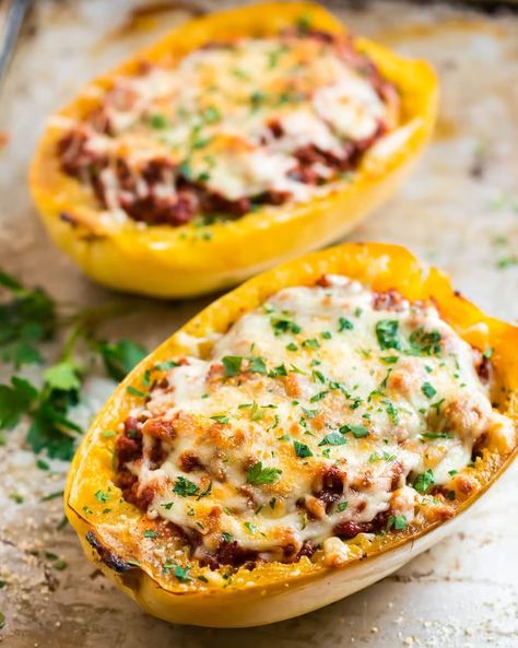 spaghetti squash lasagna Baked Spaghetti Squash Recipes, Recipes Spaghetti Squash, Best Spaghetti Squash Recipes, Recipes With Ground Turkey, Spaghetti Squash Boat, Ground Beef And Noodles, Spaghetti Squash Lasagna, Recipes Spaghetti, Braised Chicken Breast