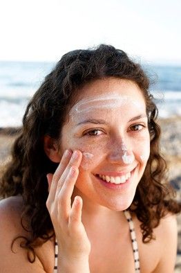 A dermatologist provides advice on how to sift through a sea of labels in the drugstore aisle. Powder Sunscreen, Oak Cabinet, Dark Spots On Skin, Physical Sunscreen, Chemical Sunscreen, Hormonal Acne, Facial Sunscreen, Summer Skincare, Cabinet Makeover