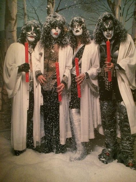 !!!!A Very KISS Christmas!!!! Merry Kissmas, Holidays 2023, New York Manhattan, Christmas Kiss, Kiss Army, Kiss Pictures, Vintage Kiss, History Magazine, Ace Frehley