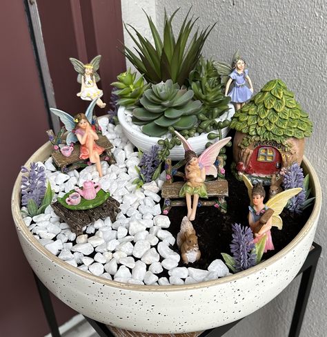 Rock Succulent Garden, Fairy Succulent Garden, Fairy Garden Box, Miniature Garden Diy, Mini Garden Ideas, Kids Fairy Garden, Play Area For Kids, Fairy Life, Boba Shop