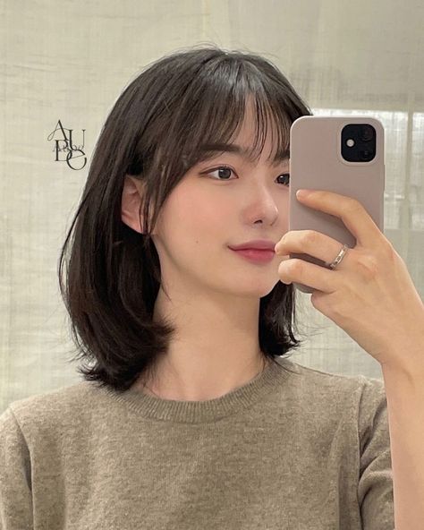 Korean Short Hair For Square Face, Light Bangs Short Hair, Short Hairstyle Women Square Face, Japanese Short Hair Round Face, Short Hair Haircuts For Women, Short Hair With Bangs Korean, Short Korean Hairstyles, Korean Short Hairstyle, Haircut Round Face