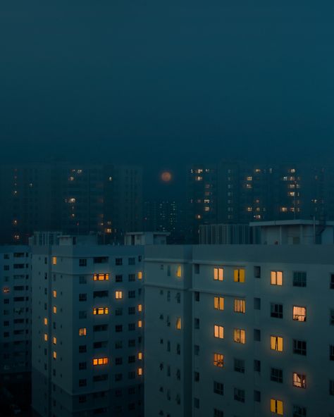 Blue Hour Photography, Dark City, Neon Aesthetic, Cold Nights, Blue Hour, Cinematic Photography, Night City, City Aesthetic, Dark Night