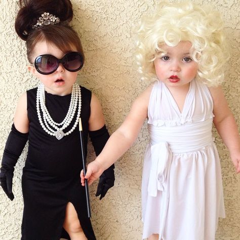 #fashionkidscostumes #marilynmonroe #audreyhepburn #teins #oldhollywood #hollywoodbeautys #classics Costume Halloween Duo, Costumes For Sisters, Halloween Costume Teenage Girl, Halloween Costumes For Sisters, Halloween Costume Couple, Diy Fantasia, Sibling Halloween Costumes, Twin Halloween, Baby Kostüm