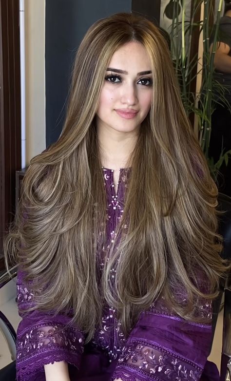 Pakistani Hair Color, Striking Hair, Hair Inspiration Long, Hairdo For Long Hair, Beautiful Long Hair, Hair Colour, Hair Highlights, Pretty Hairstyles, Hair Looks