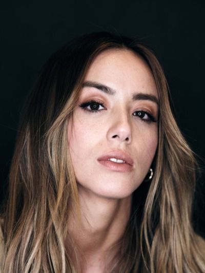 Chloe Bennet Source Poses For Portraits, Chloe Benett, Chloé Wang, Chloe Bennett, Intercontinental Hotel, Chloe Bennet, Toronto International Film Festival, Celebrity Faces, Oliver Queen