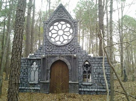 281 best images about Haunt walls, facades, and structures on ... Haunted Woods Ideas, Diy Haunted House, Woods Ideas, Haunted Woods, Haunted House Diy, Castle Decor, Halloween Props Diy, Halloween Graveyard, Halloween Tombstones