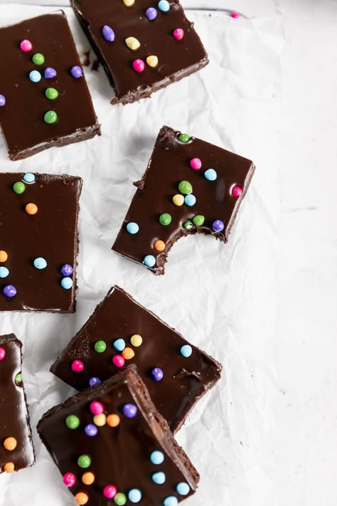 Copycat Cosmic Brownies Recipe | Broma Bakery Copycat Cheesecake Factory Recipes, Superbowl Food Desserts, Homemade Cosmic Brownies, Birthday Cake Sprinkles, Recipes For Brownies, Panda Express Recipes, Copycat Cheesecake Factory, Best Superbowl Food, Panera Recipes