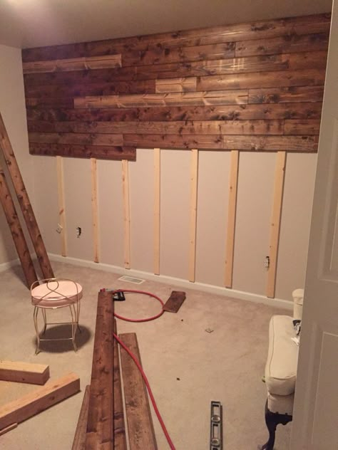 Wooden Accent Wall, Diy Accent Wall, Accent Wall Ideas, Wood Walls, Wood Accent Wall, Pallet Wall, Salon Interior Design, Wood Accent, Design Del Prodotto