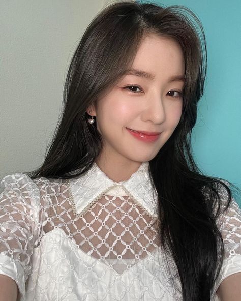 IRENE (아이린) NEWS on Twitter: "[PHOTO] 220619 #IRENE renebaebae Instagram Update (1/2) https://t.co/AP3NL9Ga7b… " Irene Red Velvet, Seulgi Instagram, 17 Kpop, Red Velvet Irene, Girl Cakes, Like Instagram, Instagram Update, بلاك بينك, Photo Cards