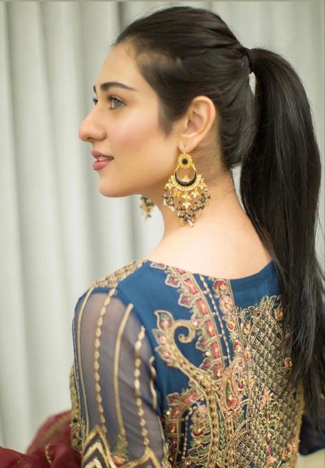 Pakistani Actress Hairstyle, Sara Khan, Sarah Khan, Pakistani Women, Pakistan Dress, Pakistani Women Dresses, Engagement Hairstyles, Stylish Actresses, Pakistani Fashion Casual