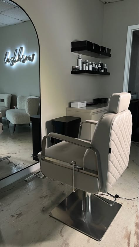 Beauty Salon Interior Luxury, Salon Decor Studio, Salon Suite Decor, Suite Decor, Barber Shop Interior, Nail Salon Interior Design, Medi Spa, Home Hair Salons, Home Beauty Salon